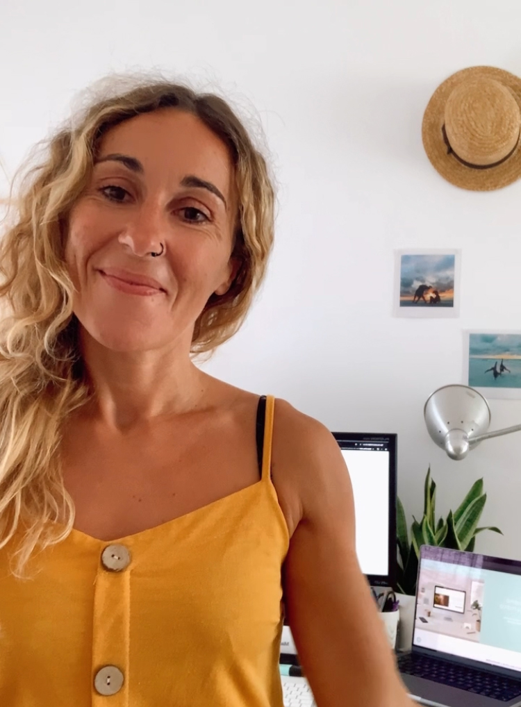 Soy Carol Bertran, LaKarulina, diseñadora gráfica y web freelance