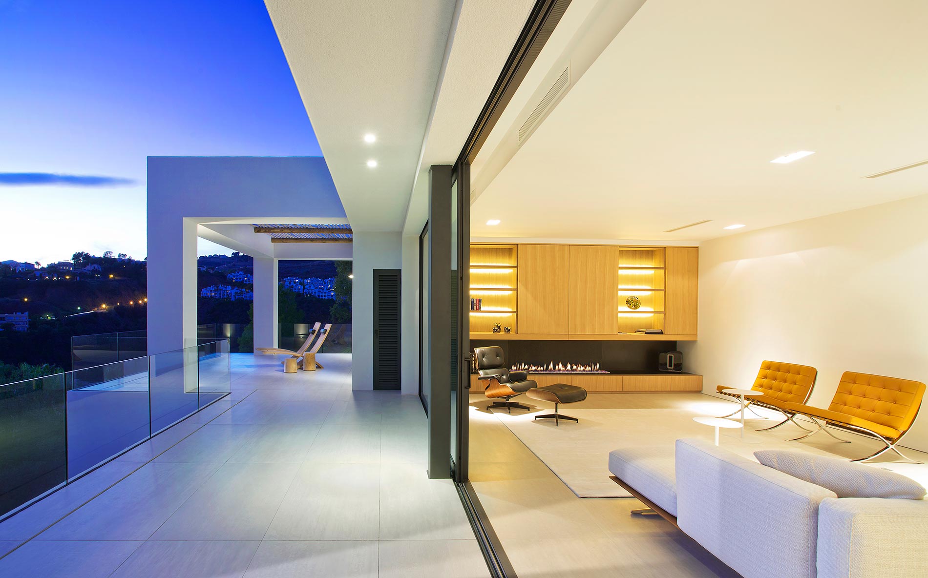 LaKarulina - Proyecto de rebranding estratégico y diseño visual para IDDOMUS, una marca de lujo especializada en villas llave en mano en la Costa del Sol. Identidad renovada con un enfoque elegante, funcional y orientado a reforzar su posicionamiento premium