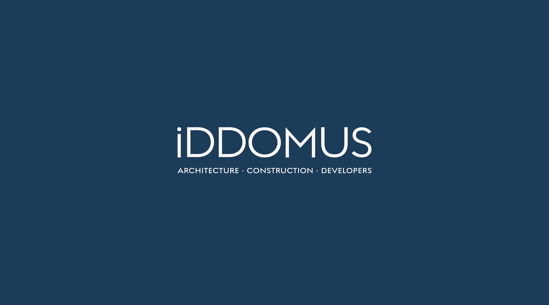 LaKarulina - Logotipo refinado de IDDOMUS: identidad visual de lujo diseñada para una marca especializada en villas de alta gama en la Costa del Sol. Sistema de marca elegante, estratégico y adaptable.